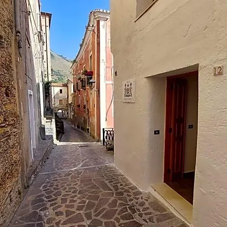 Biancamano Oda ve Kahvaltı Maierà